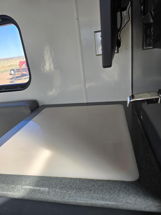 Used 2013 Peterbilt Extreme Wireline Truck