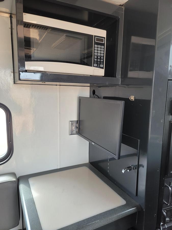 Used 2013 Peterbilt Extreme Wireline Truck