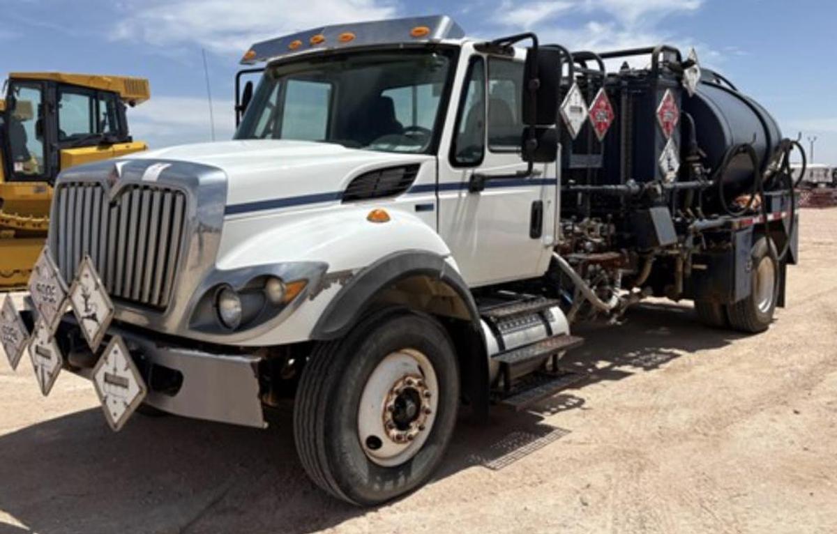Used 2013 INTERNATIONAL WORKSTAR 7400 S/A CHEMICAL THEATER TRUCK 
