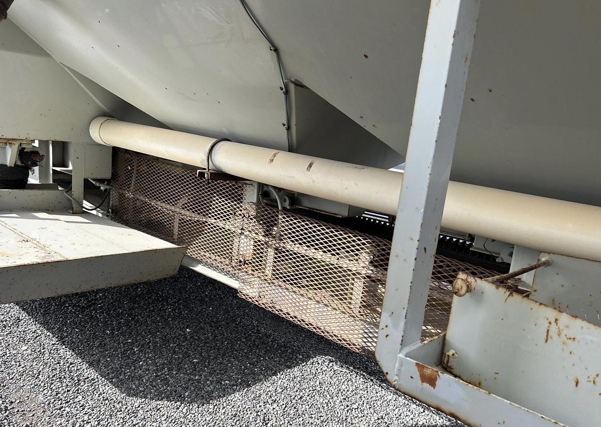 Used 2011 Appco FS-40 Bulk Sand Storage Trailer