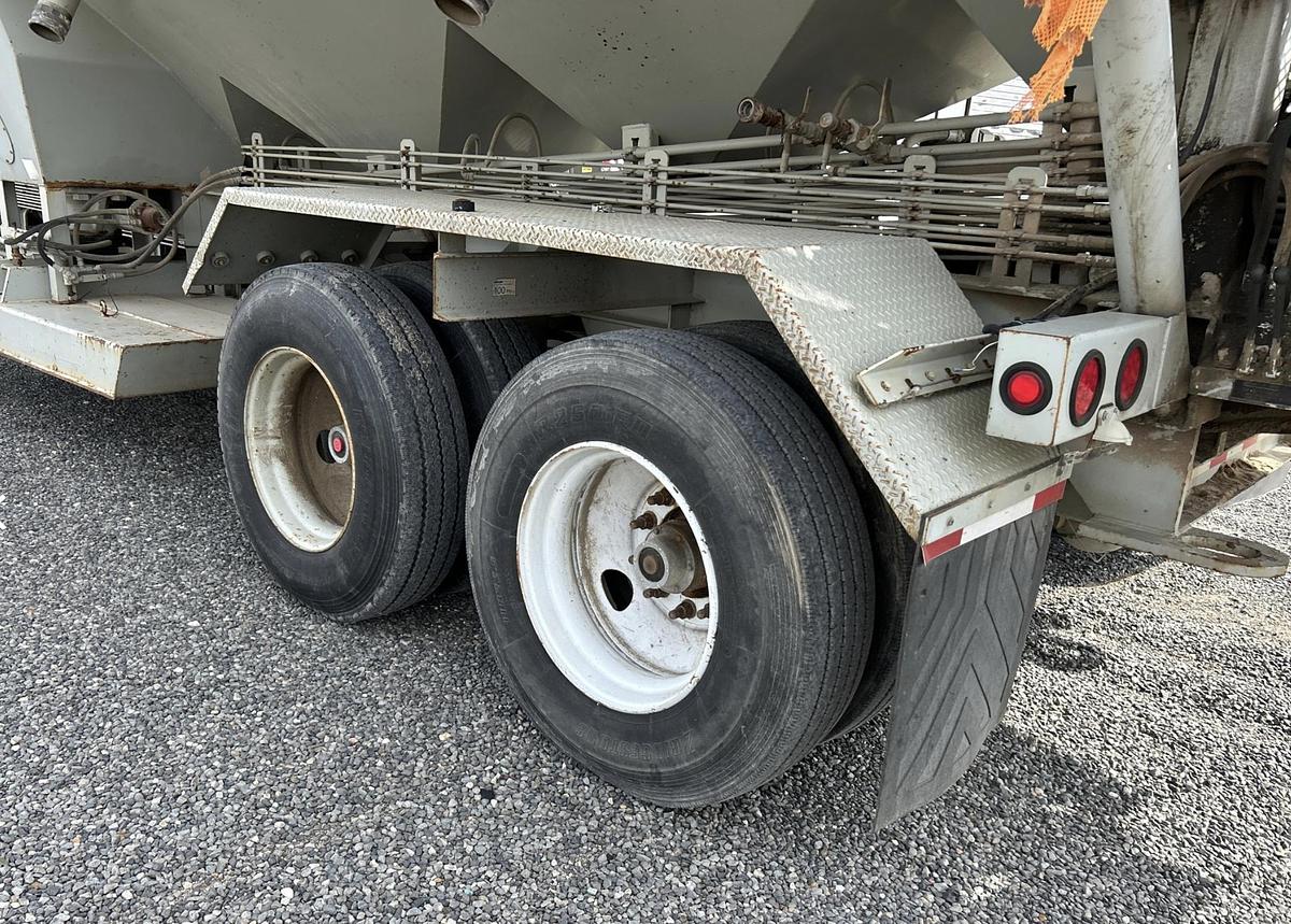 Used 2011 Appco FS-40 Bulk Sand Storage Trailer