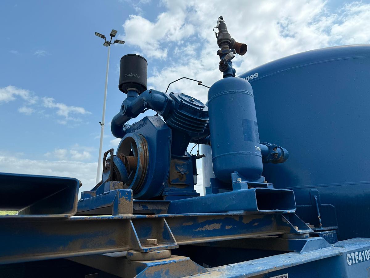 Used 1982 Clark DDT Bulk Trailer