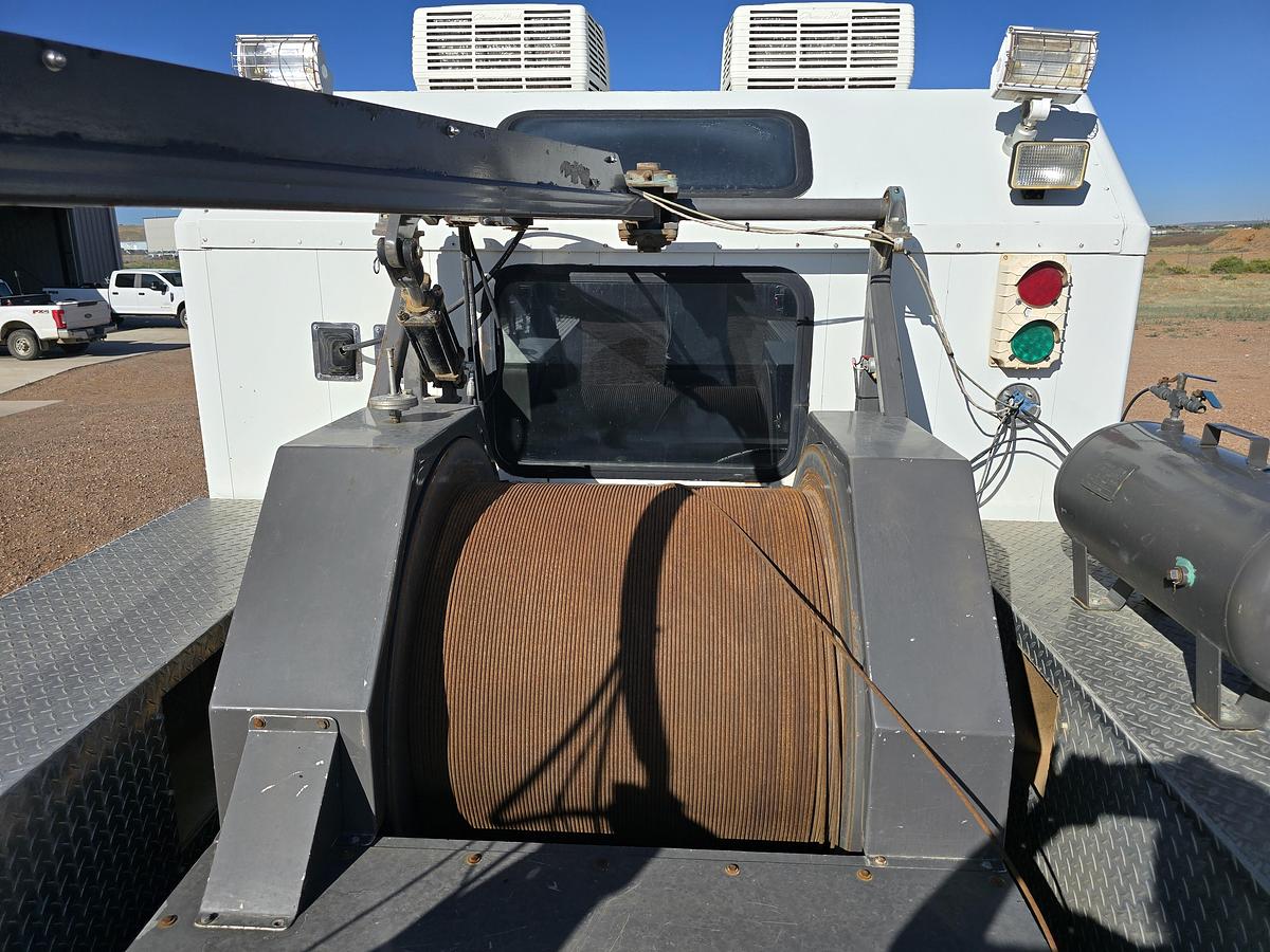 Used 2013 Peterbilt Extreme Wireline Truck