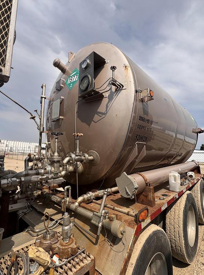 Used 2006 Peerless 42ft Tri-Axel Drop Deck Non-Fired Nitrogen Pump Trailer