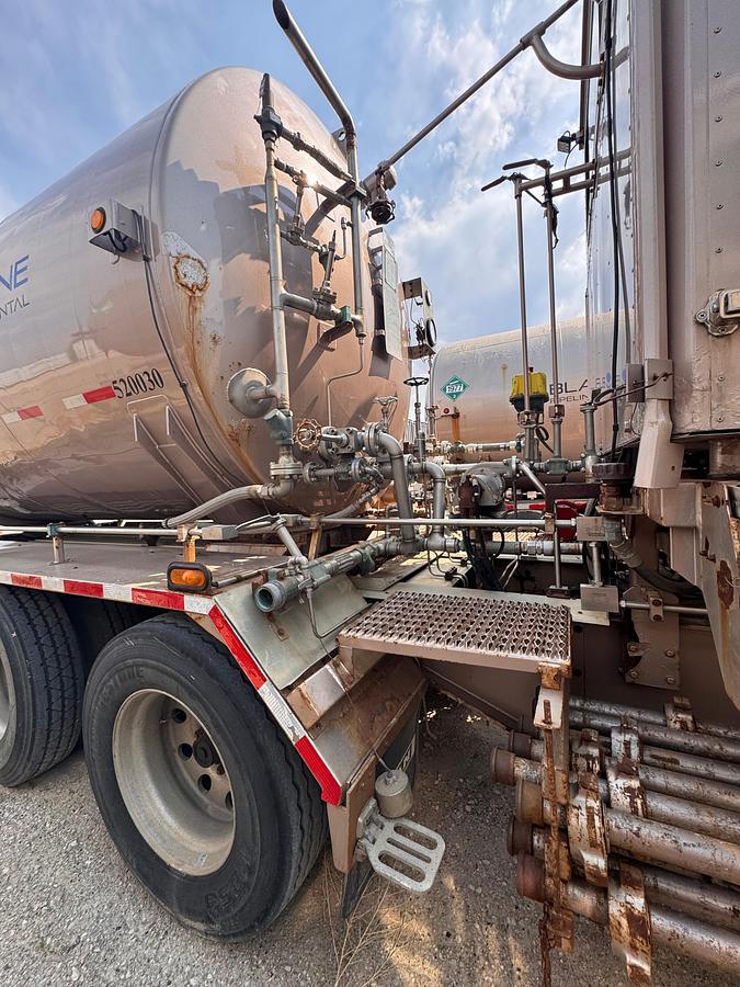 Used 2006 Peerless CH-42-3A 42ft Tri-Axle Drop Deck Non-Fired Nitrogen Pumping Trailer