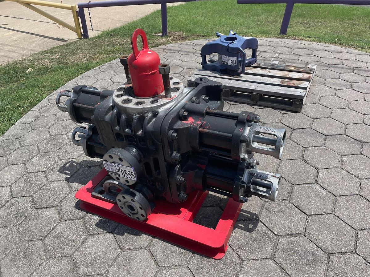 Used Shaffer 7 1/16'' Double Hydraulic BOP - BOP Stump