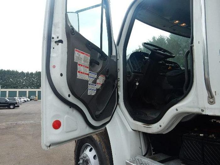Used 2009 Freightliner M2-106