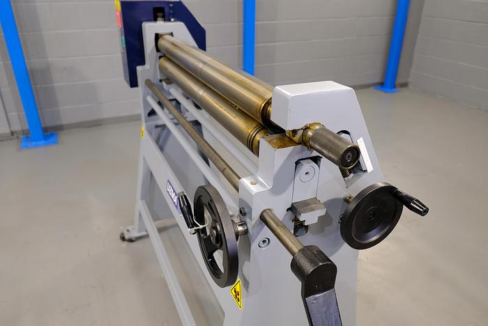 UZMA RS model Hand operated geared Bending rollers 90mm diameter