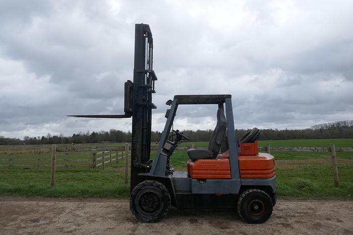 Used 1994 TOYOTA 02-5FD30