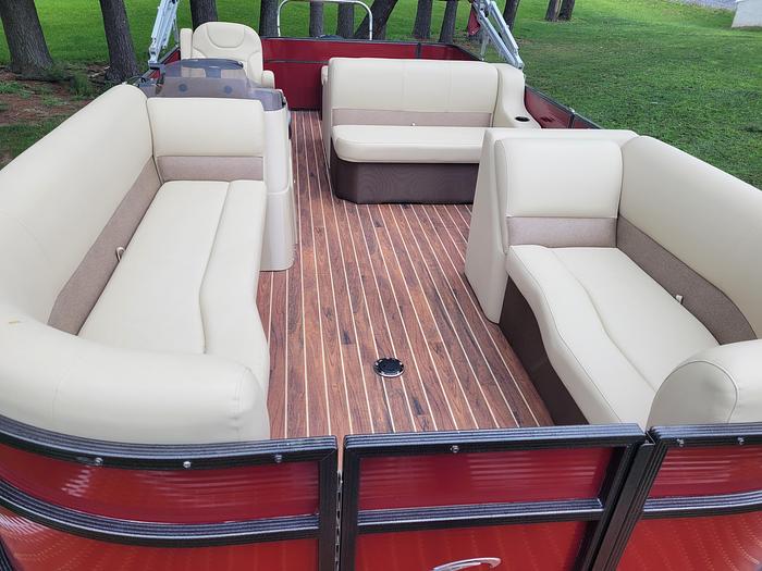 Used 2017 Crest 220 Tritoon