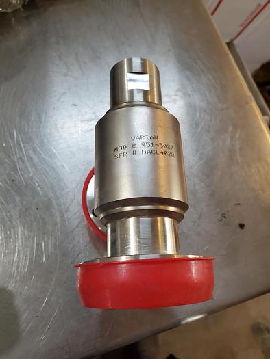 Varian 951-5027 2 3/4" Conflat Bakeable Right Angle Valve