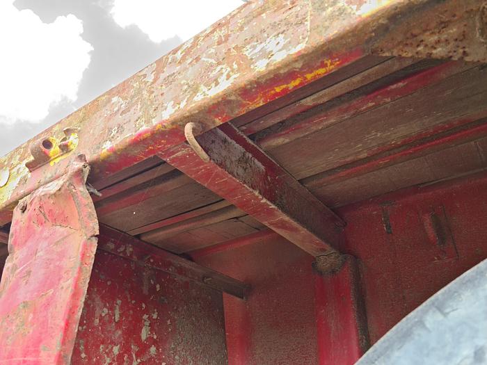 Used 1981 METALOVOUGA 3 AXLE STEEL SUSPENSION DRUM BRAKES  385 65R22.5