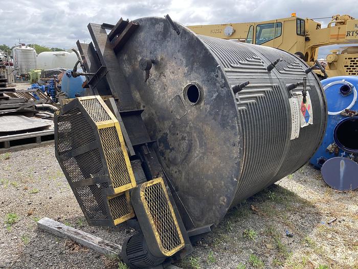 Used Used approximately 1500 gallon vertical stainless steel jacketed mix tank