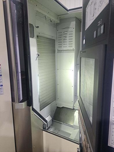 Used 2022 Makino 5 Axis HMC, Model DA 300. X Travel 17.8", Y Travel 24.5", Z Travel 19.6", 11.8' Diameter Table, Fanuc CNC