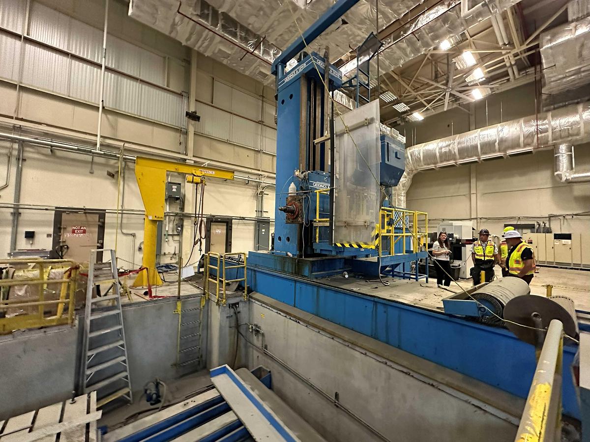 Used Giddings & Lewis 5" Floor Type CNC Boring Mill, X Travel 240", Y Travel 103", 40 HP, 3000 RPM, 50 Taper, 8000B CNC