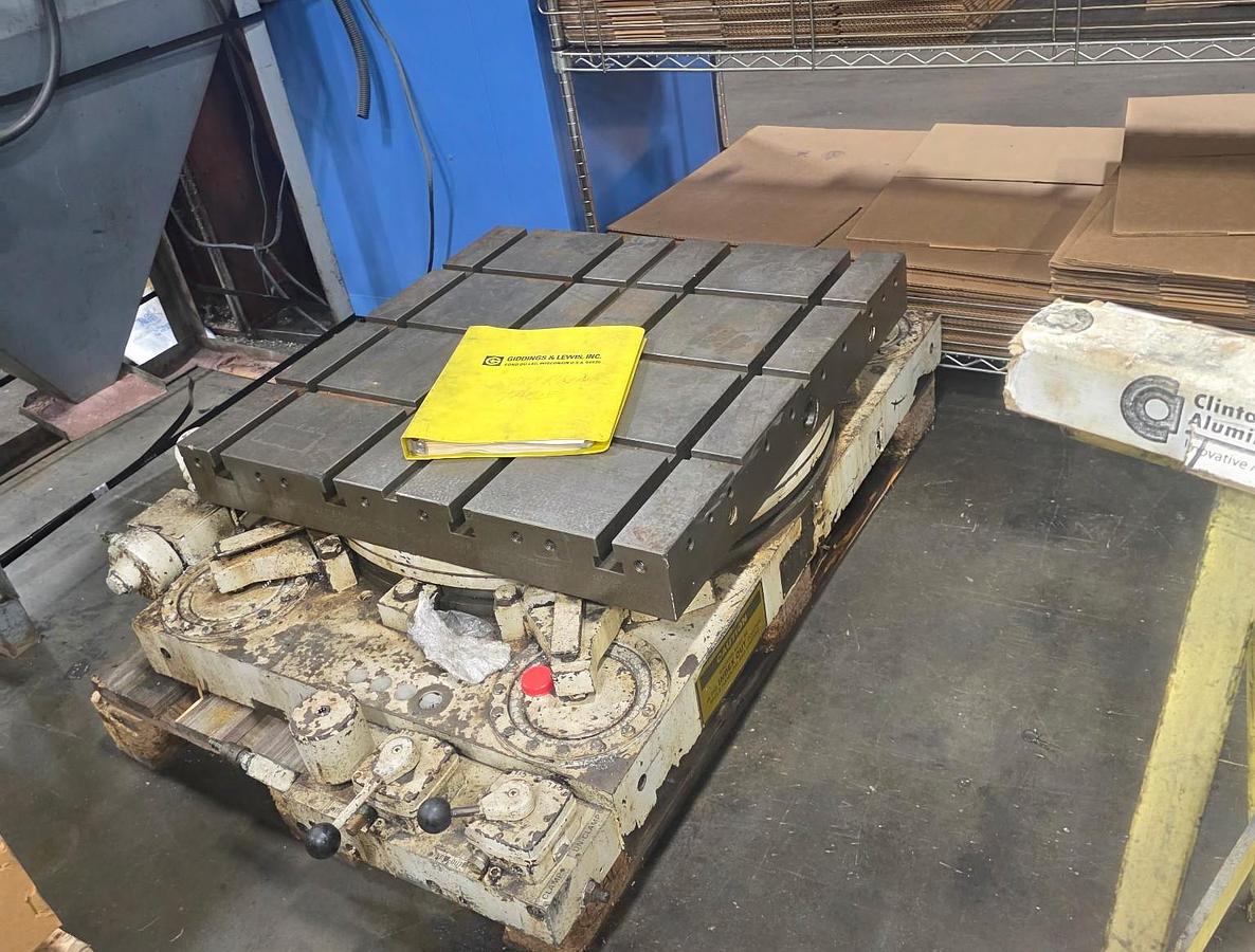 Used Giddings & Lewis Airlift 30" X 30" Rotary Table