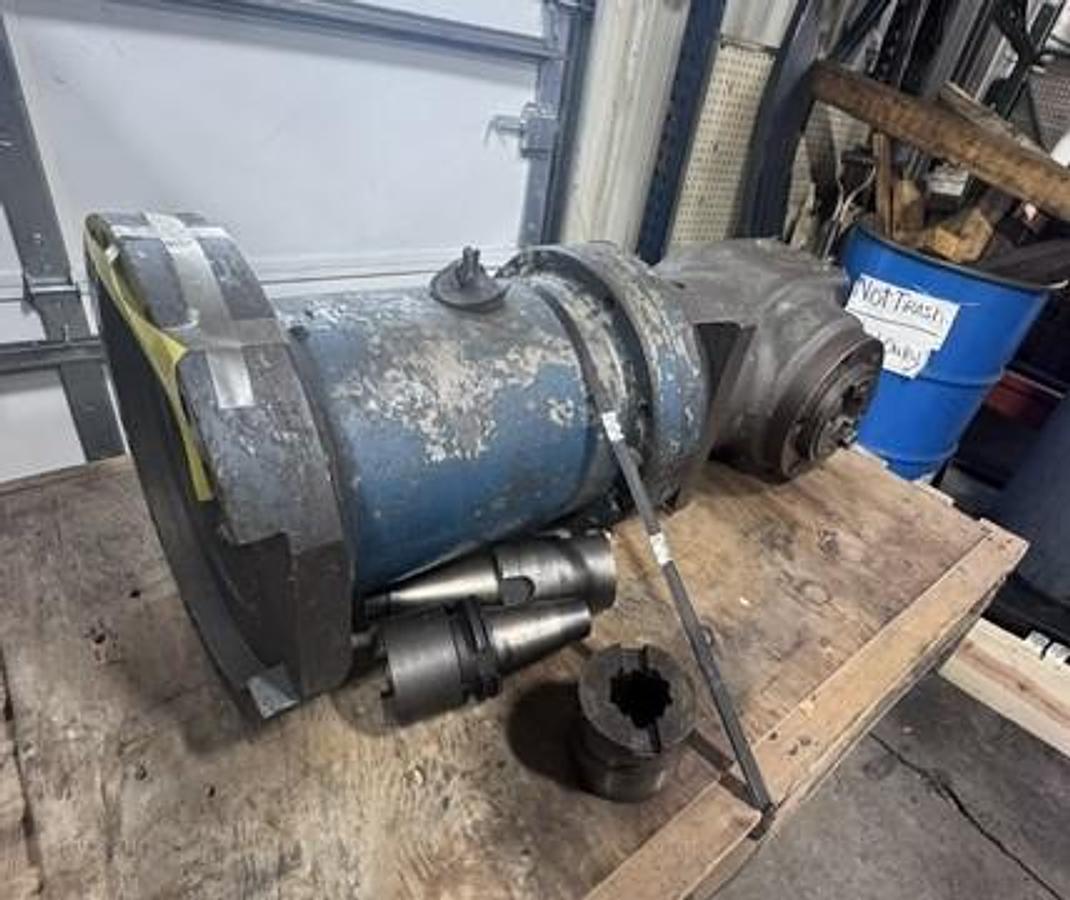 Used Giddings & Lewis Right Angle Head for a 5" boring mill,  36" Reach, 50 taper