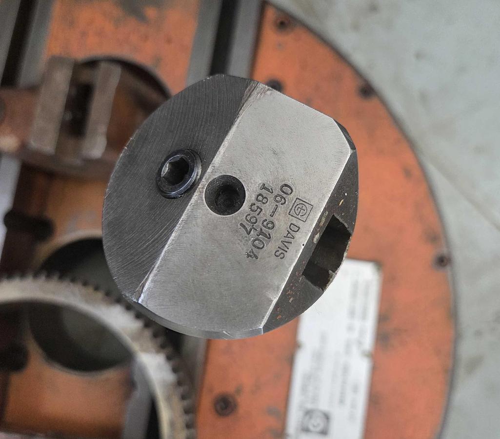 Used Giddings & Lewis 26" Facing Head