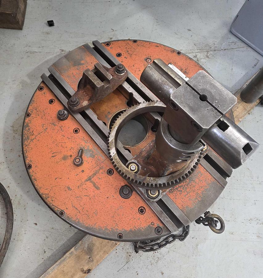 Used Giddings & Lewis 26" Facing Head