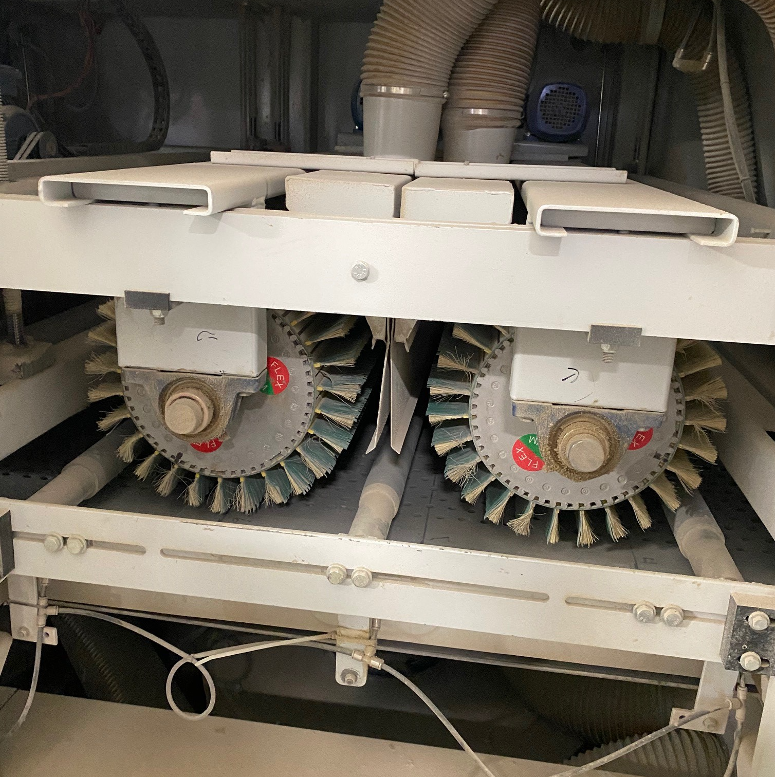 Used 2004 Unisanding Cross Sander 2.4.0 k.v. Top sandermodel #1109 and Doucet return conveyor