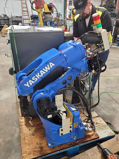 Used Yaskawa Motoman MA1440 Industrial Welding Robot with Motoweld RL350