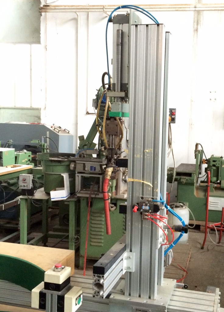 Usato 2006 Strettoio programmabile per piccoli mobili e componenti d’arredo