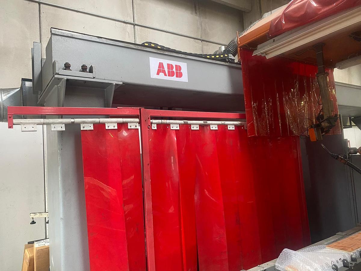 Used *** Robotic Cell #0078