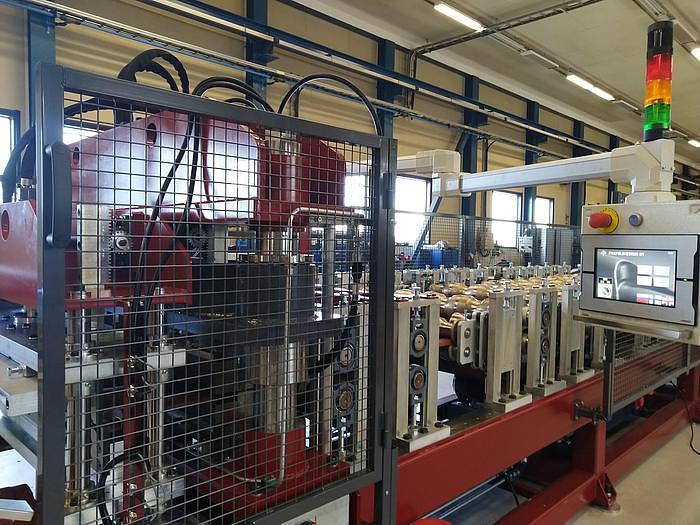 New F&P Dach- und Wandelemente / Produktionslinien