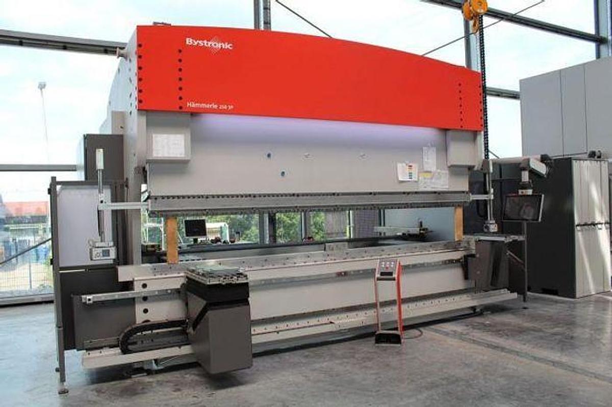 Used BYSTRONIC, FINN-POWER, SALVAGNINI... Panel Benders, Press Brakes, Sheet Metal FMSs