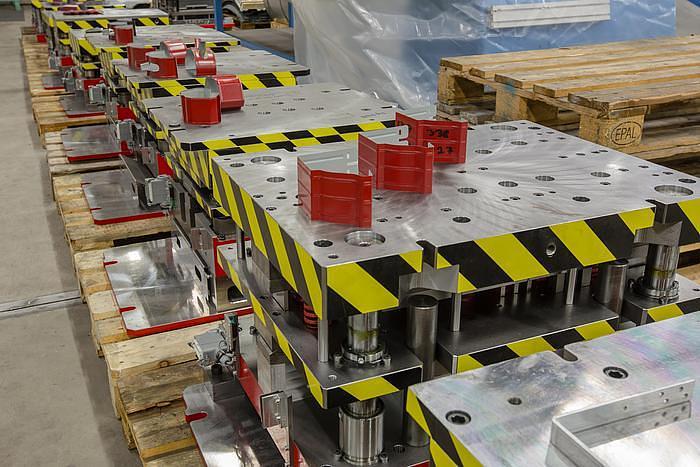 New  F&P Linee di stampaggio per accessori da lattoneria