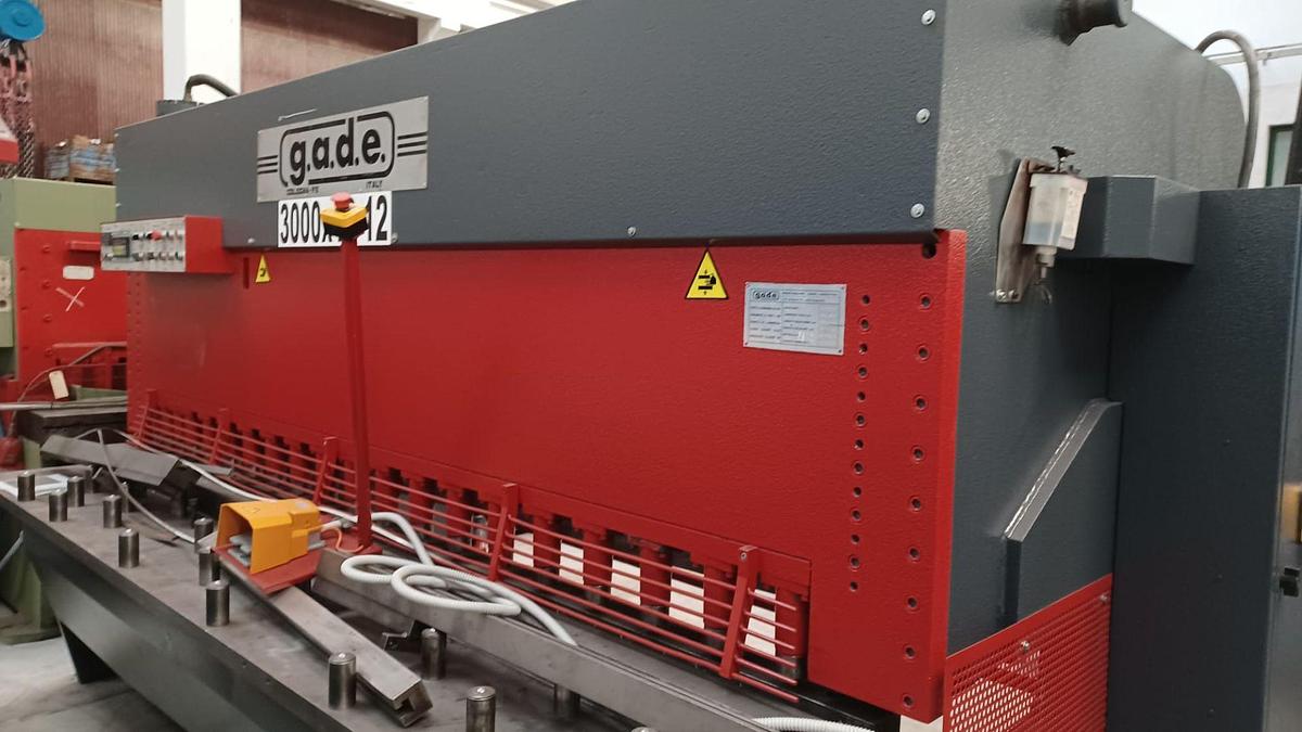 Used  AMADA SCHIAVI WARCOM ... Guillotine Shears