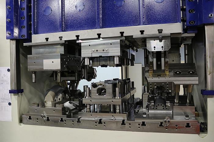 New F&P Linee di stampaggio per accessori da lattoneria