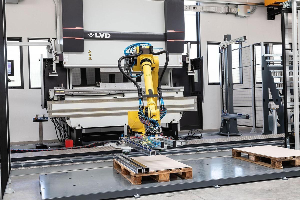Used BEST BRANDS Panel Benders, Folding Machines, Laser Cutters...