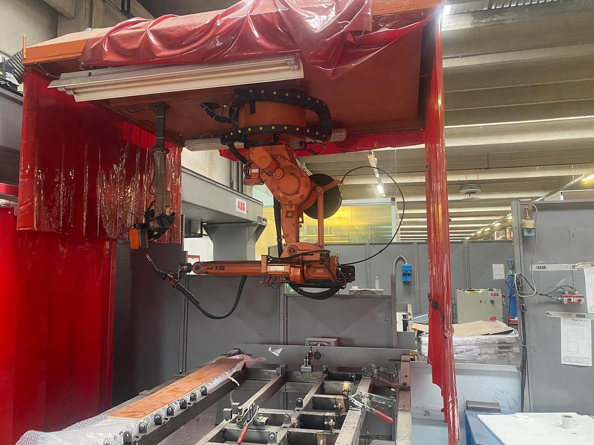 Used *** Robotic Cell #0078