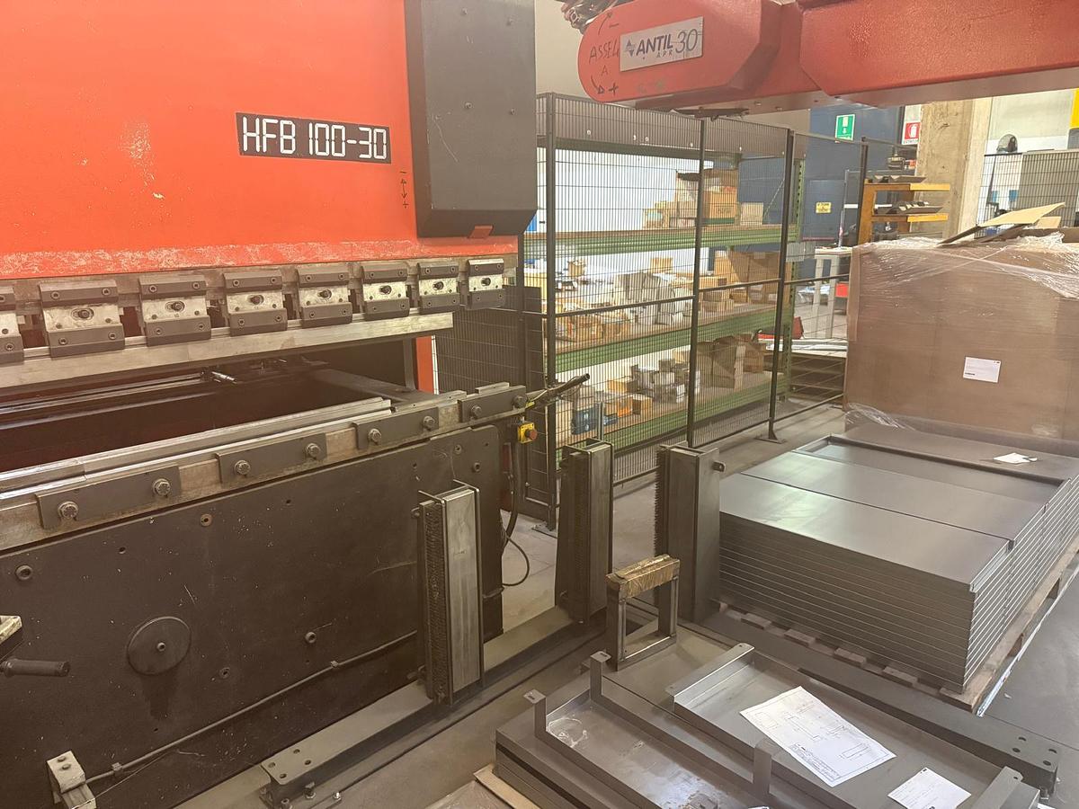 Used *** SCHIAVI+ANTIL Robotic Cell #0078.1