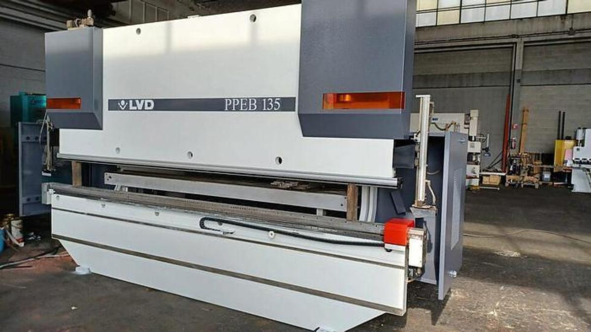 Used BYSTRONIC, FINN-POWER, SALVAGNINI... Panel Benders, Press Brakes, Sheet Metal FMSs