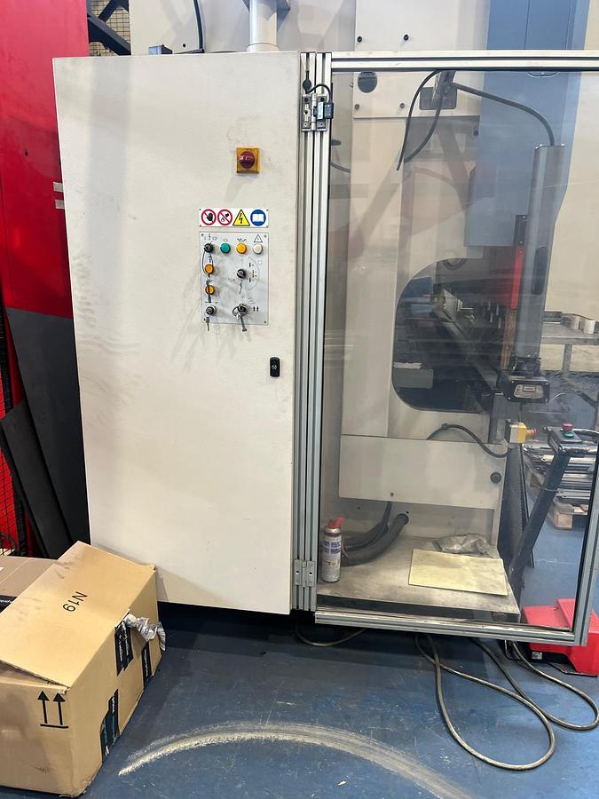 Used  SCHIAVI   3000mm x 100ton Press Brake for sale #0683