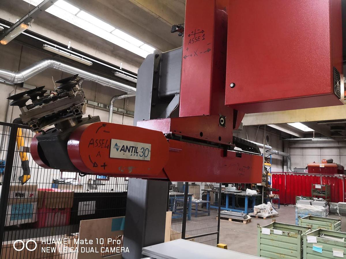 Used *** Robotic Cell #0078