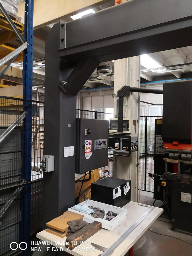 Used *** Robotic Cell #0078