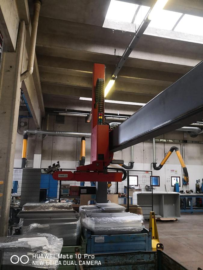 Used *** Robotic Cell #0078