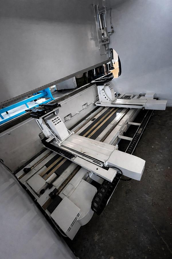 Used  WARCOM 4000mm x 200t Press Brake #0635