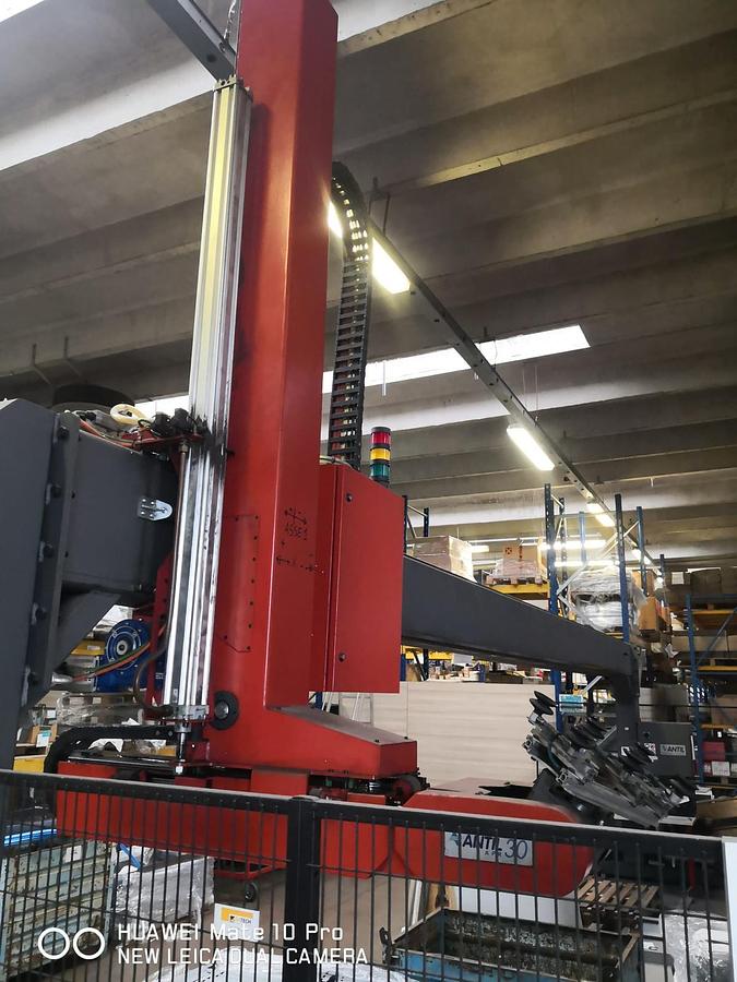 Used *** Robotic Cell #0078