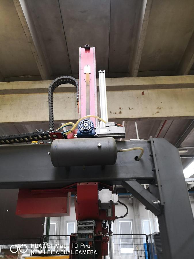 Used *** Robotic Cell #0078