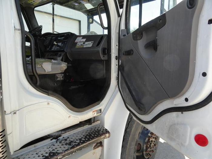 Used 2012 FREIGHTLINER BUSINESS CLASS M2 106