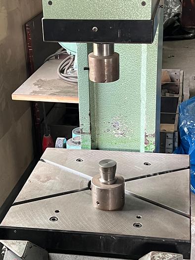 Used BRUGT PNEUMATISK PRESSE, FABRIKAT PRESSOTECHNIK, MODEL PC 8, MASKIN NR.…