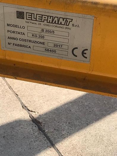 Usato GRU A BANDIERA ELEPHANT