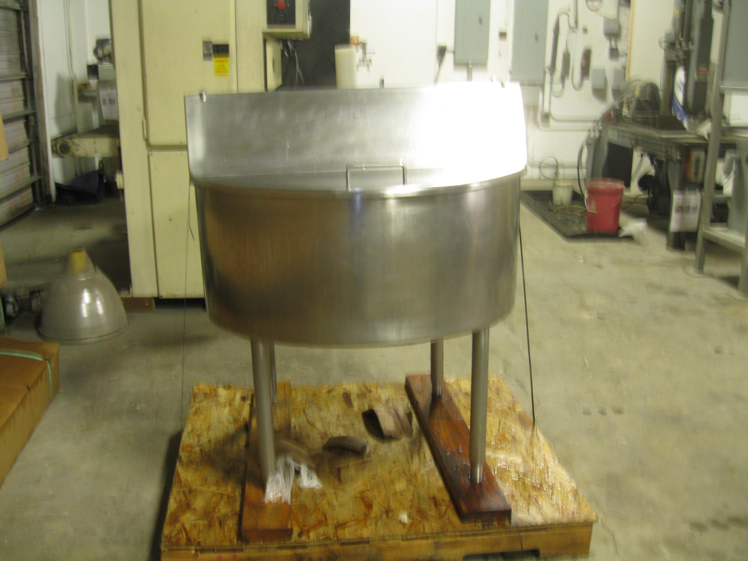 Usado 70 GALLON PMO BALANCE TANK