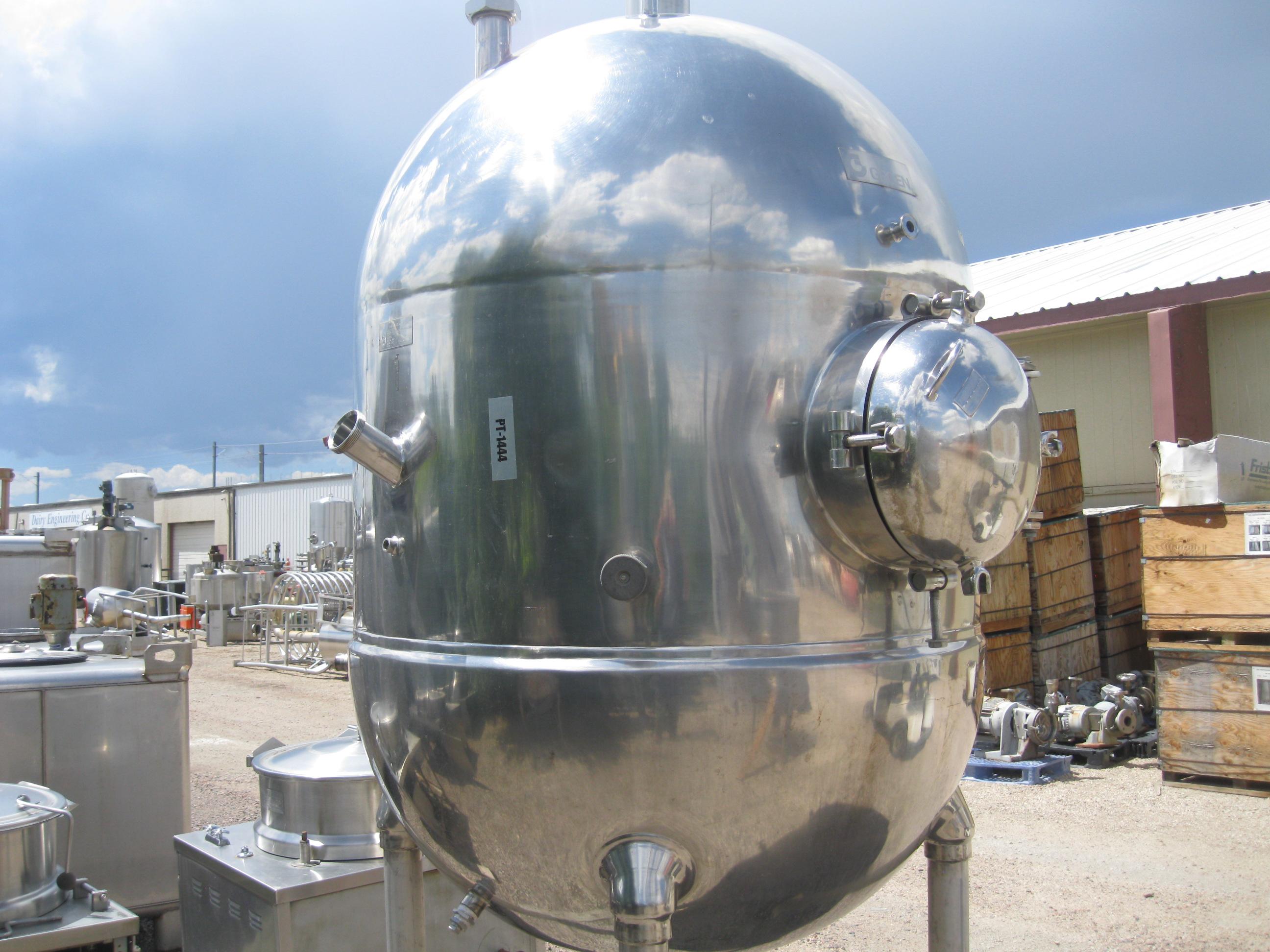 Used 400 GALLON VACUUM KETTLE TANK. GROEN MODEL NVA-300 SERIAL 13141
