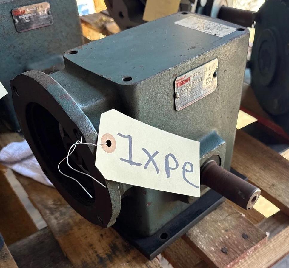 TIGEAR/2 BALDOR GEAR REDUCER 1XPE MOD MR94619LIDBC 1750 RPM 1.01 HP MAX TORQUE 1