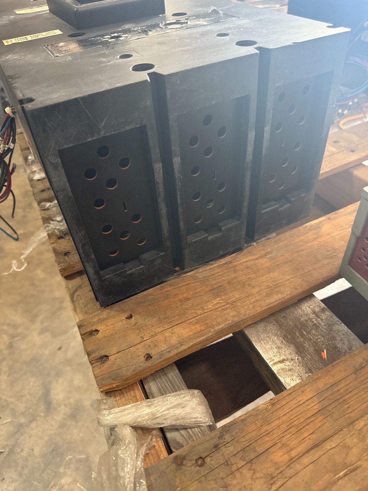 Refurbished Westinghouse Breaker 2000 AMP MOD PC32000F 2KA PC FR 3P 600V 2000 A 2YW6 2YW7